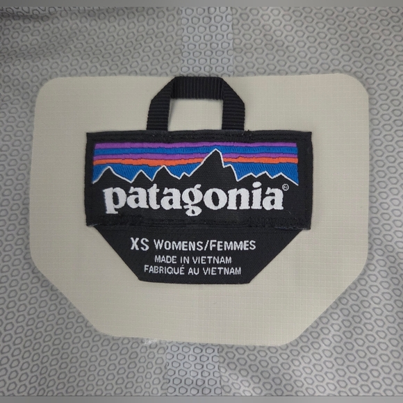 PATAGONIA TORRENTSHELL CITY RAIN COAT. - Picture 6 of 7